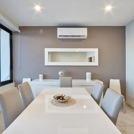 Spacious Seafront 3br, Near Beach, Ac Wifi By 360 Estates Sliema